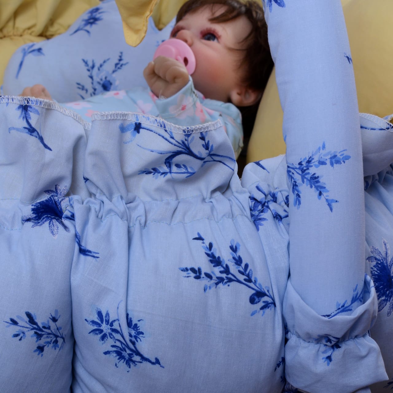 Printed Cotton Baby Round Cot with Pillows- Sky Floral