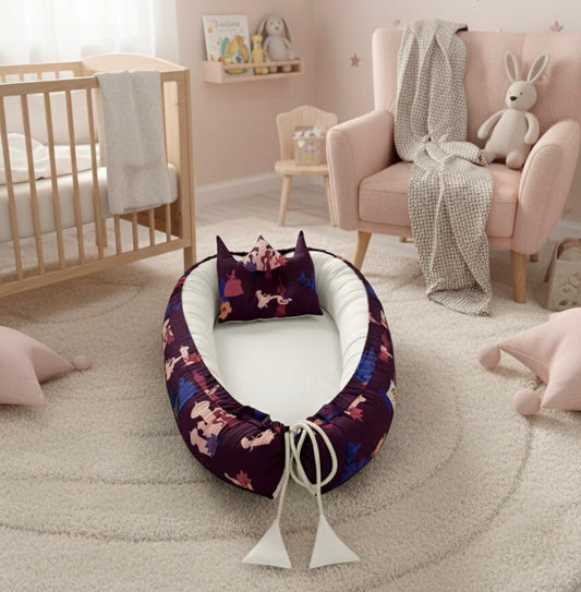 Two Sided Printed Baby Nest with Head Pillow-White Castle