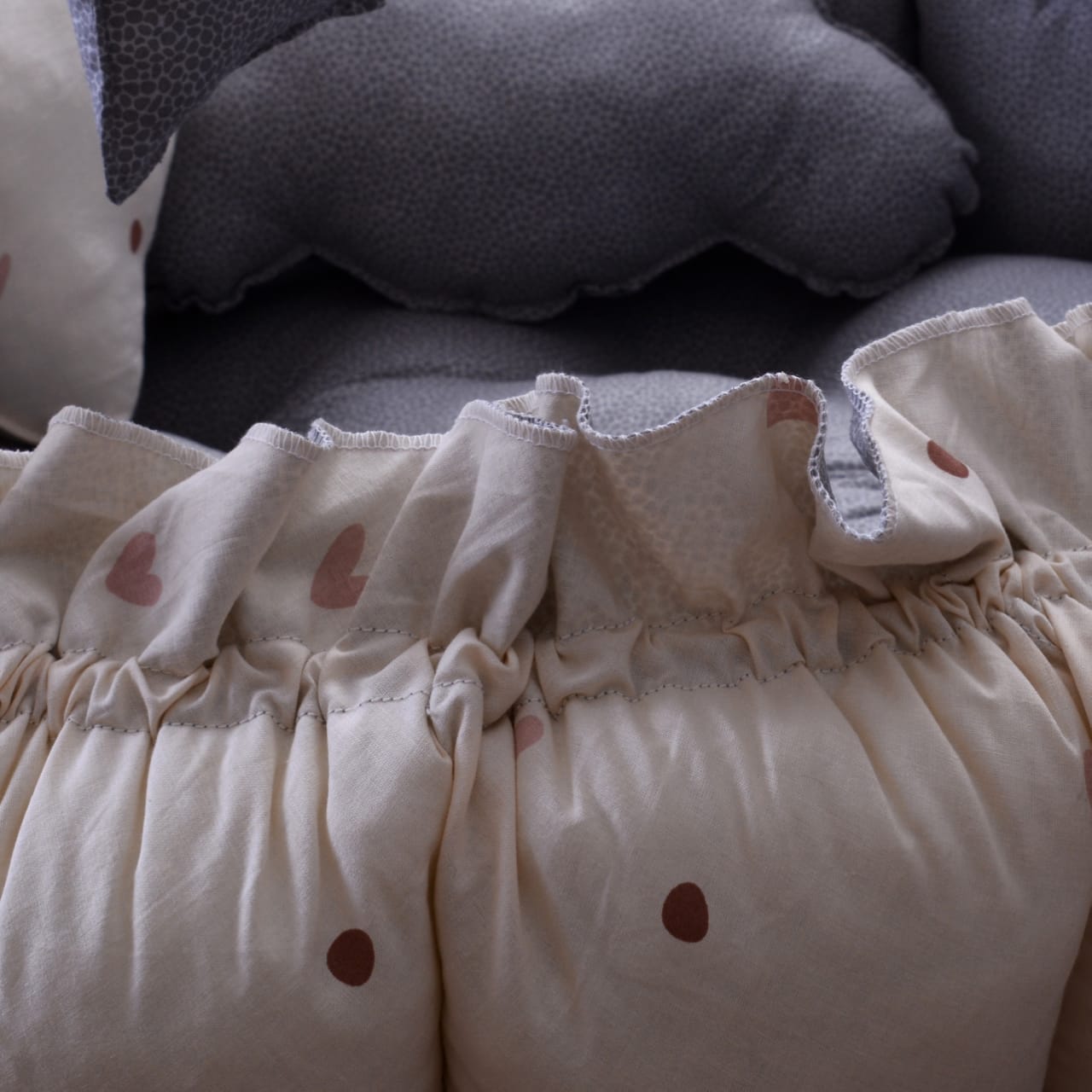 Printed Cotton Baby Round Cot with Pillows-Dotted Gray