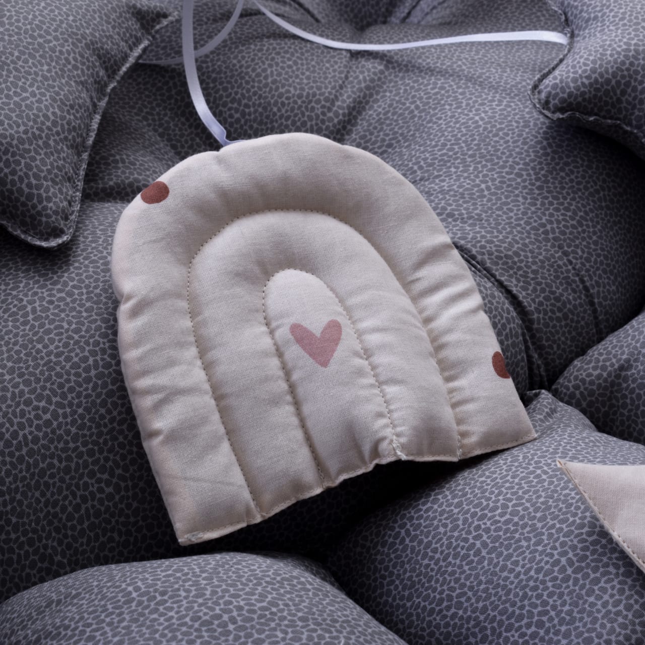 Printed Cotton Baby Round Cot with Pillows-Dotted Gray