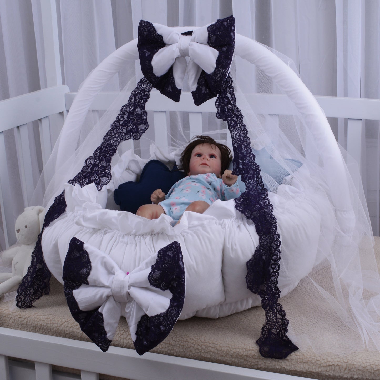 Luxury Baby Round Cot with Pillows & Net- White
