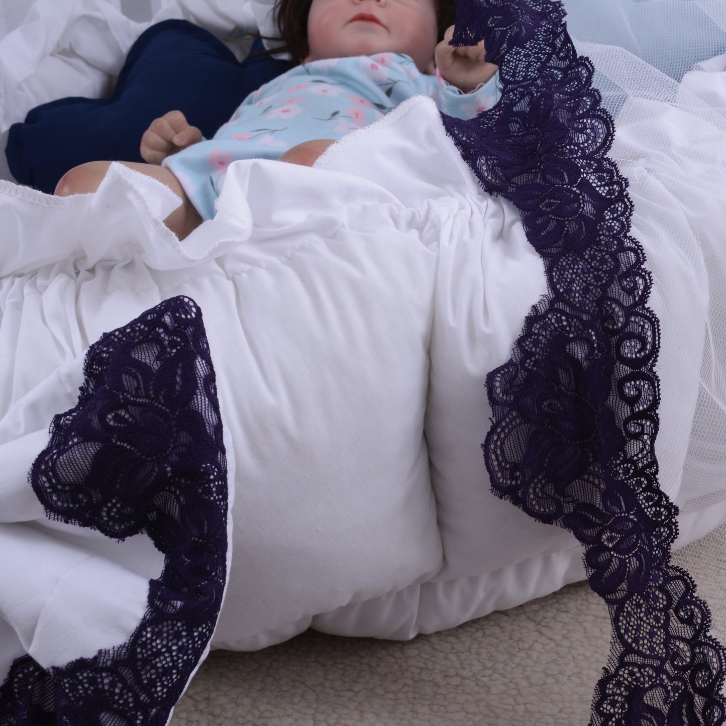 Luxury Baby Round Cot with Pillows & Net- White