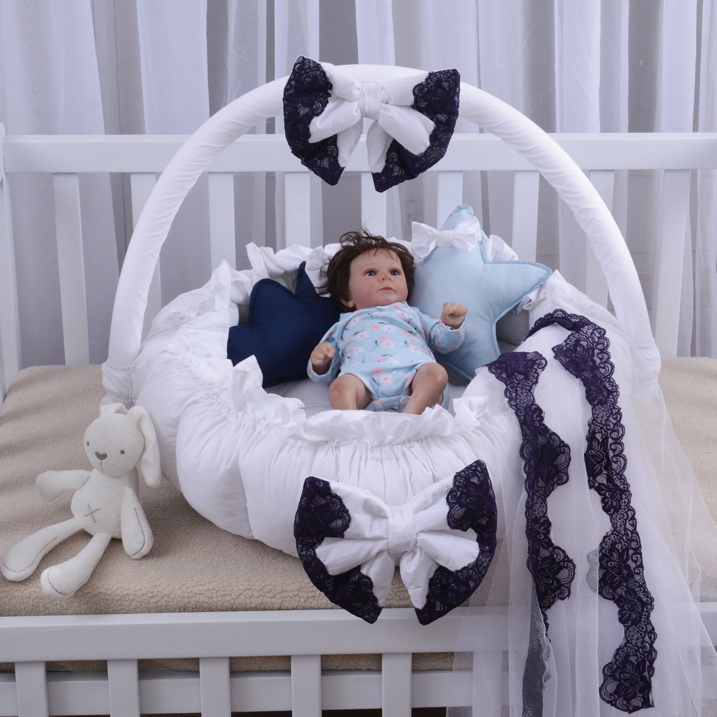 Luxury Baby Round Cot with Pillows & Net- White