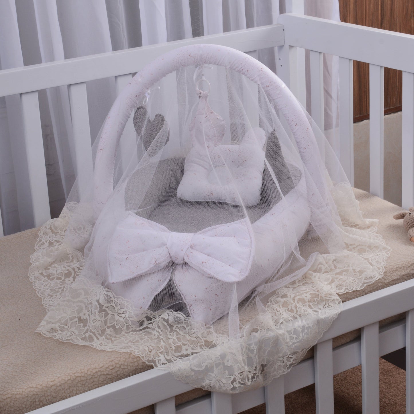 Printed Baby Snuggle Set with Pillow & Net- Dotted white