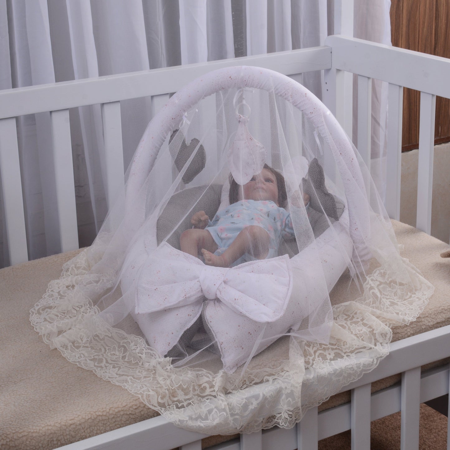 Printed Baby Snuggle Set with Pillow & Net- Dotted white