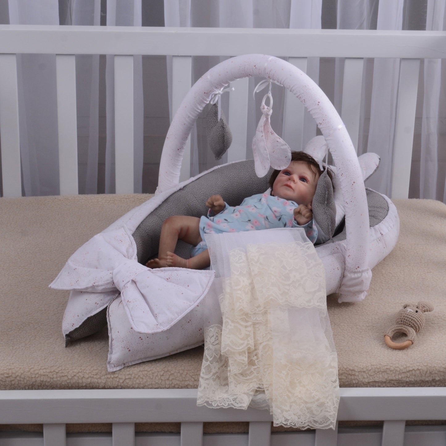 Printed Baby Snuggle Set with Pillow & Net- Dotted white