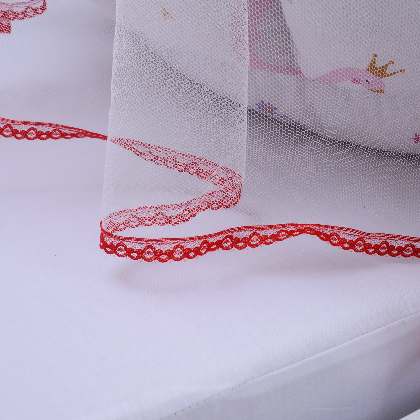 Printed Cotton Baby Round Cot with Pillows & Mosquito Net-White